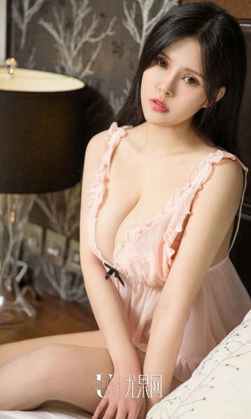 Lily - 浸湿的比基尼
