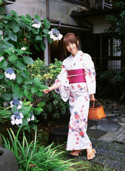 山本梓-清新和服巨乳美女写真集