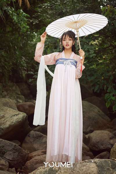 尤美~山中奇遇  写真套图