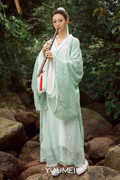 尤美~山中奇遇  写真套图