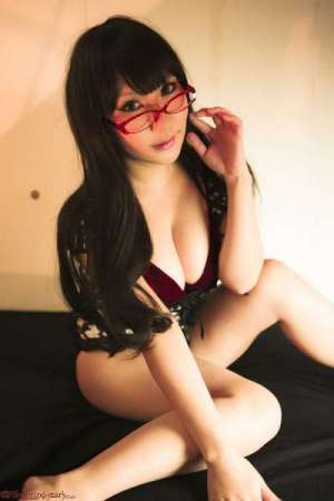 丰胸巨乳女文员诱惑套图