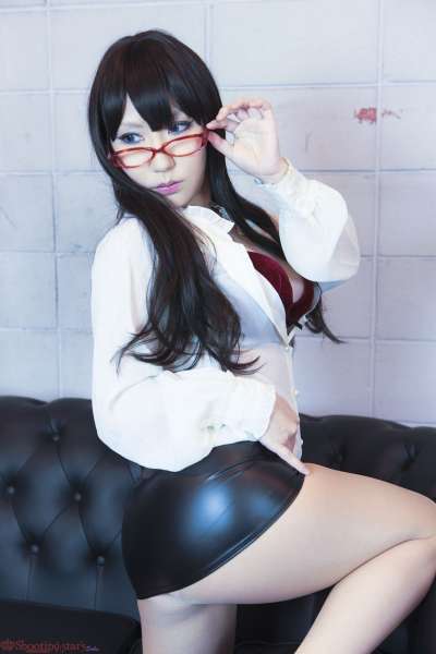 丰胸巨乳女文员诱惑套图