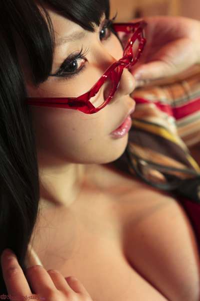 丰胸巨乳女文员诱惑套图
