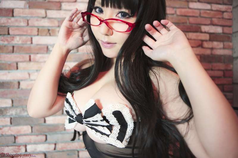 丰胸巨乳女文员诱惑套图