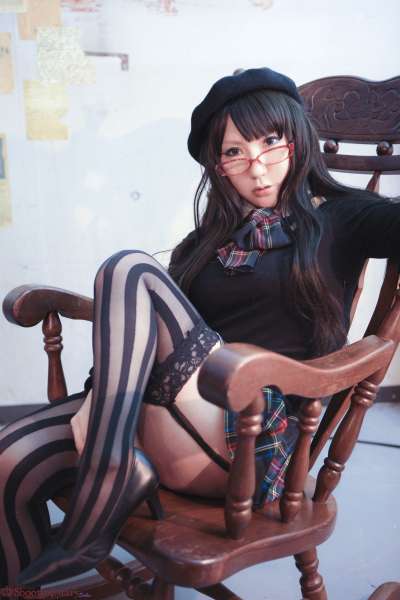 丰胸巨乳女文员诱惑套图