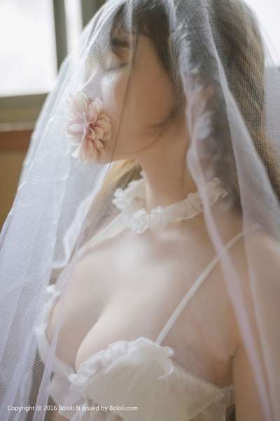 柳侑绮 - 白纱少女与花 可爱写真套图
