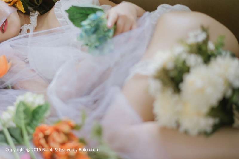 柳侑绮 - 白纱少女与花 可爱写真套图
