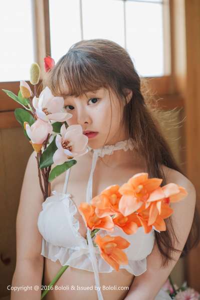 柳侑绮 - 白纱少女与花 可爱写真套图