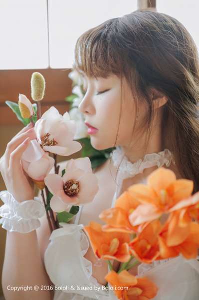 柳侑绮 - 白纱少女与花 可爱写真套图