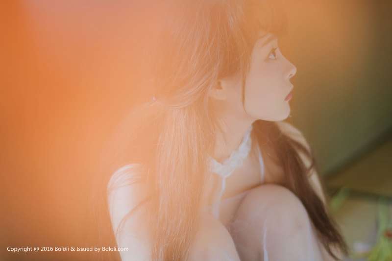 柳侑绮 - 白纱少女与花 可爱写真套图