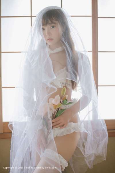 柳侑绮 - 白纱少女与花 可爱写真套图
