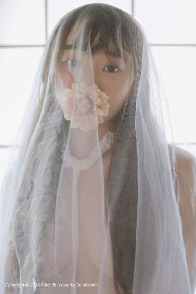 柳侑绮 - 白纱少女与花 可爱写真套图
