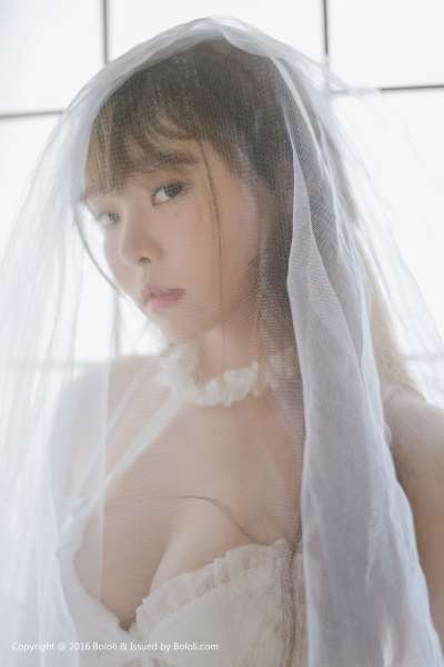 柳侑绮 - 白纱少女与花 可爱写真套图