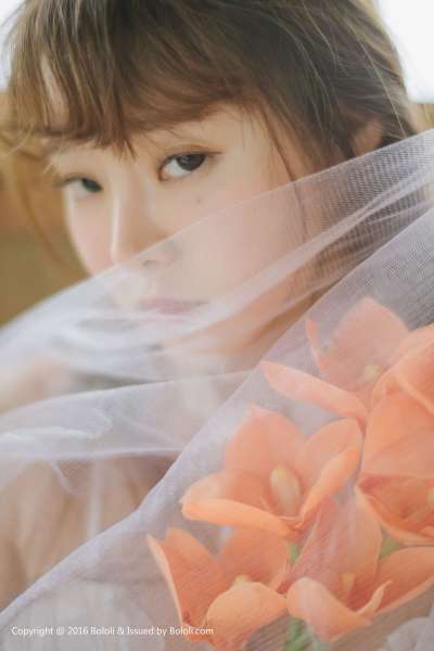 柳侑绮 - 白纱少女与花 可爱写真套图