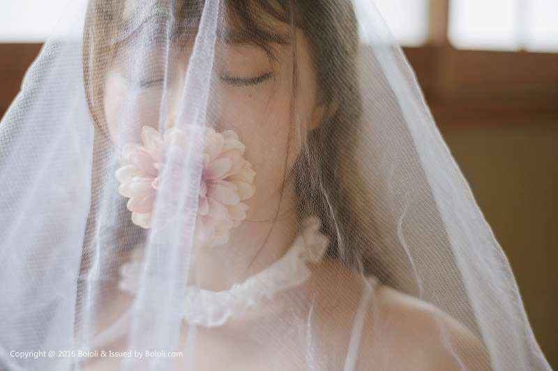 柳侑绮 - 白纱少女与花 可爱写真套图