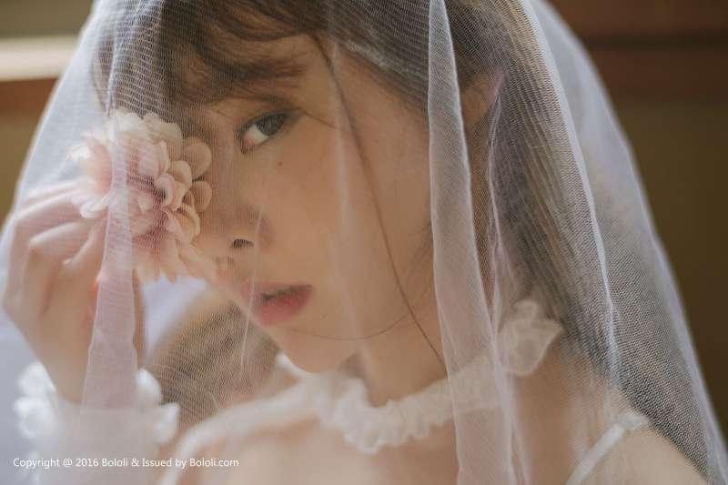 柳侑绮 - 白纱少女与花 可爱写真套图