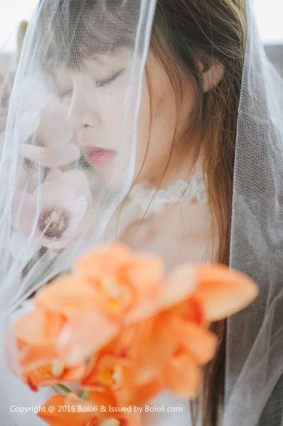 柳侑绮 - 白纱少女与花 可爱写真套图
