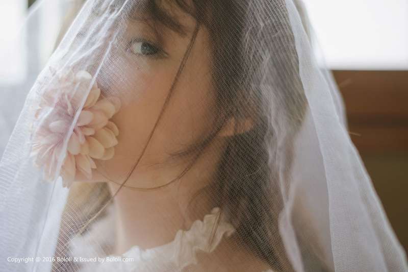 柳侑绮 - 白纱少女与花 可爱写真套图