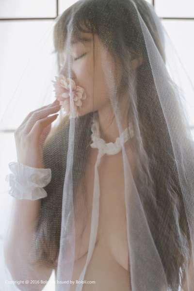柳侑绮 - 白纱少女与花 可爱写真套图