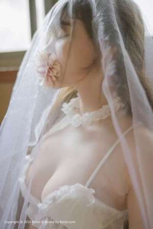 柳侑绮 - 白纱少女与花 可爱写真套图