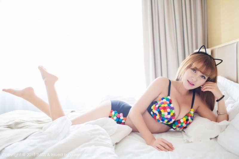 LalaBaby啦啦 - 爆乳长腿新人妹子写真套图