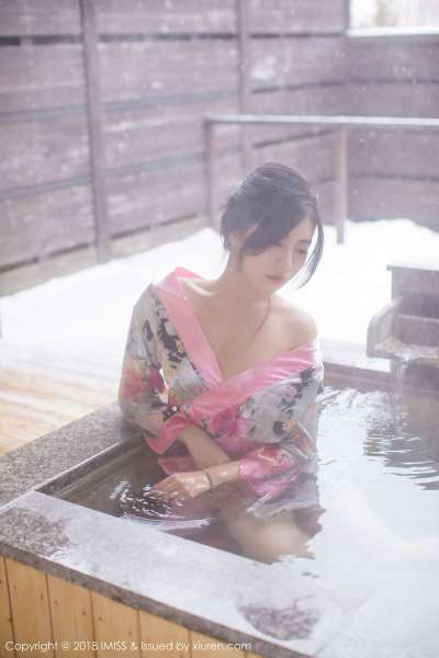 性感美女@许诺Sabrina北海道旅拍第二套写真