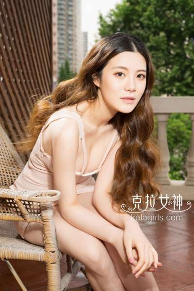 性感熟女~百琳《白富美》写真套图