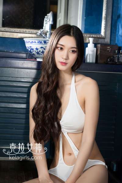 汤怡 《天降美人鱼》性感翘臀写真套图