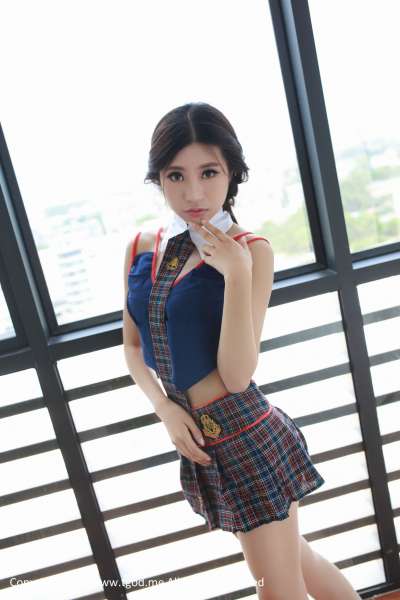 绮里嘉Ula-校花的英伦女王范写真套图