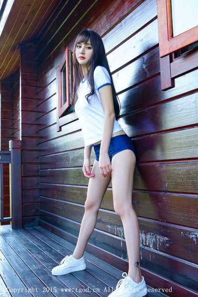Cheryl青树 云曼旅拍性感套图