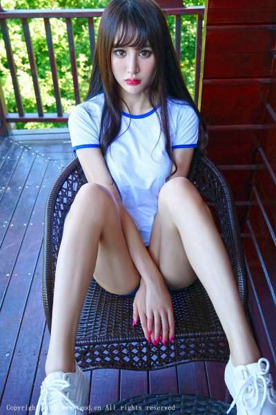 Cheryl青树 云曼旅拍性感套图