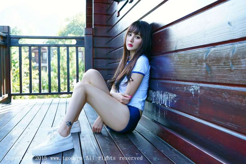 Cheryl青树 云曼旅拍性感套图