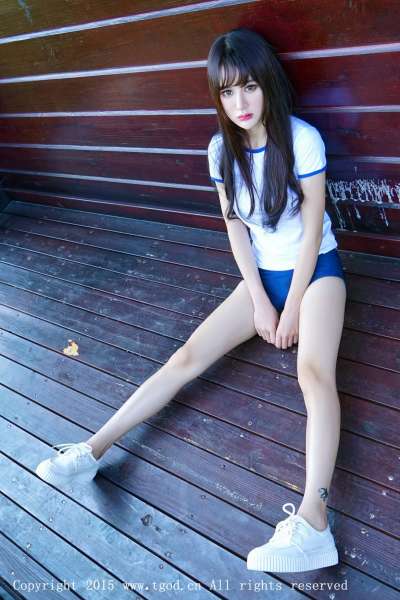 Cheryl青树 云曼旅拍性感套图