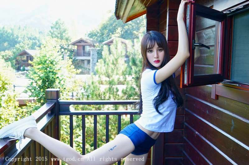 Cheryl青树 云曼旅拍性感套图
