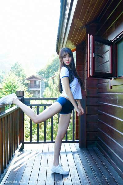 Cheryl青树 云曼旅拍性感套图