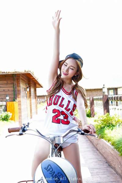于姬Una 云曼旅拍 巨乳诱惑第四刊