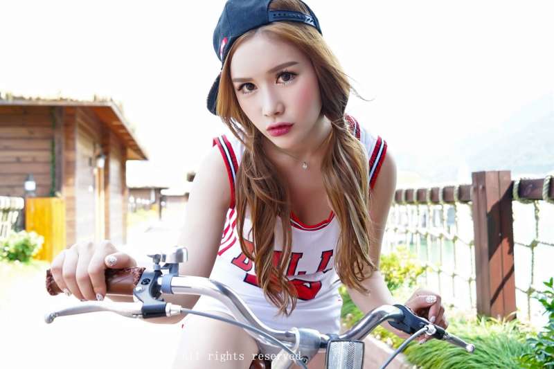 于姬Una 云曼旅拍 巨乳诱惑第四刊