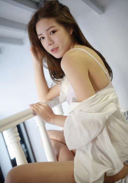 贫乳也性感 清秀MM卤蛋luna美目流盼惹人怜[23P]