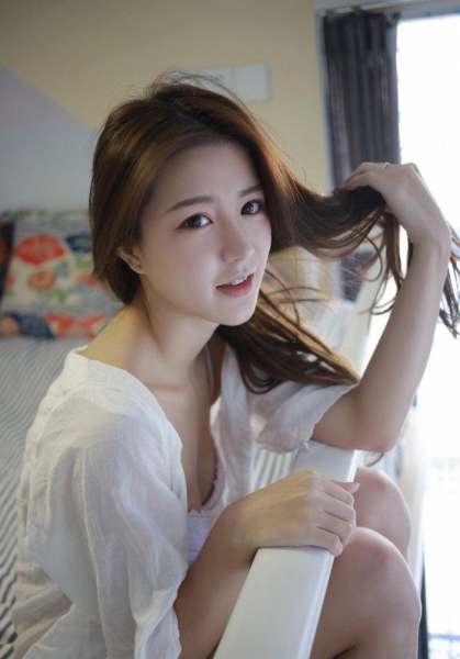 贫乳也性感 清秀MM卤蛋luna美目流盼惹人怜[23P]