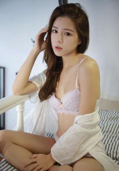 贫乳也性感 清秀MM卤蛋luna美目流盼惹人怜[23P]