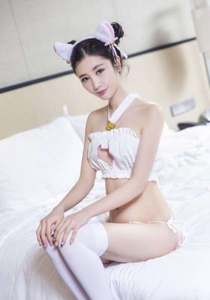 清纯水灵的萝莉妹子 头女女神小鱼床上翻滚玉体勾人[23P]