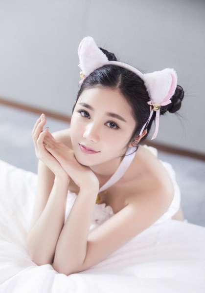 清纯水灵的萝莉妹子 头女女神小鱼床上翻滚玉体勾人[23P]