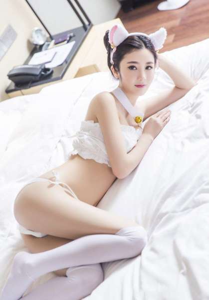 清纯水灵的萝莉妹子 头女女神小鱼床上翻滚玉体勾人[23P]