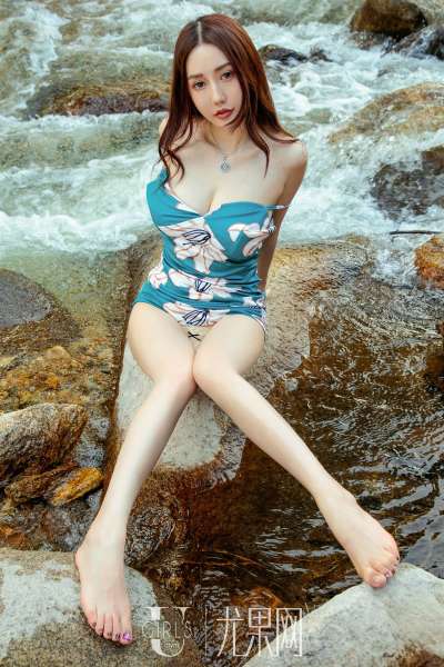 王翊涵 长腿美女写真套图
