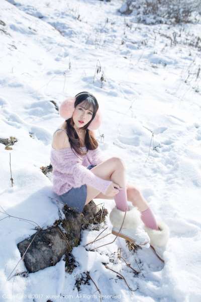 兜豆靓Youlina - 天雪地第二套长腿写真图片