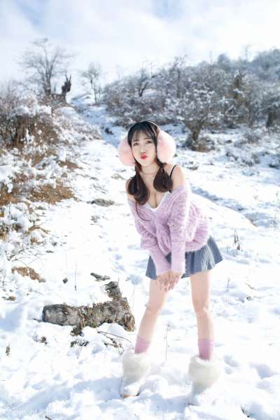 兜豆靓Youlina - 天雪地第二套长腿写真图片