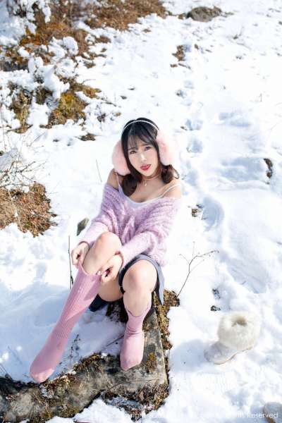 兜豆靓Youlina - 天雪地第二套长腿写真图片