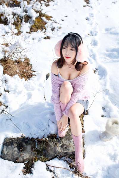兜豆靓Youlina - 天雪地第二套长腿写真图片