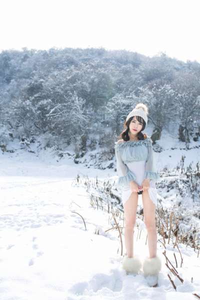 兜豆靓Youlina - 天雪地第二套长腿写真图片