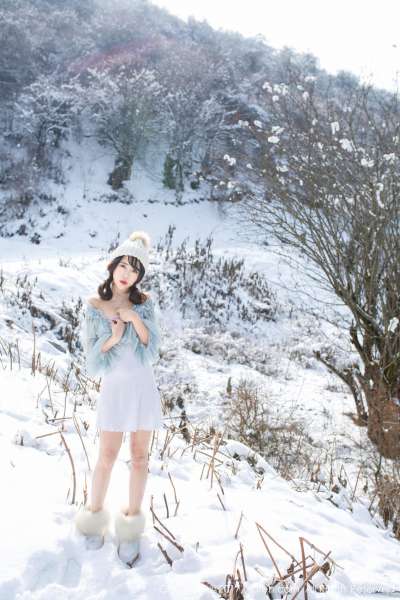 兜豆靓Youlina - 天雪地第二套长腿写真图片